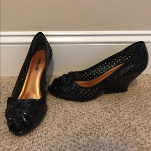 Soho Lab black patent laser cut eyelet wedges 9